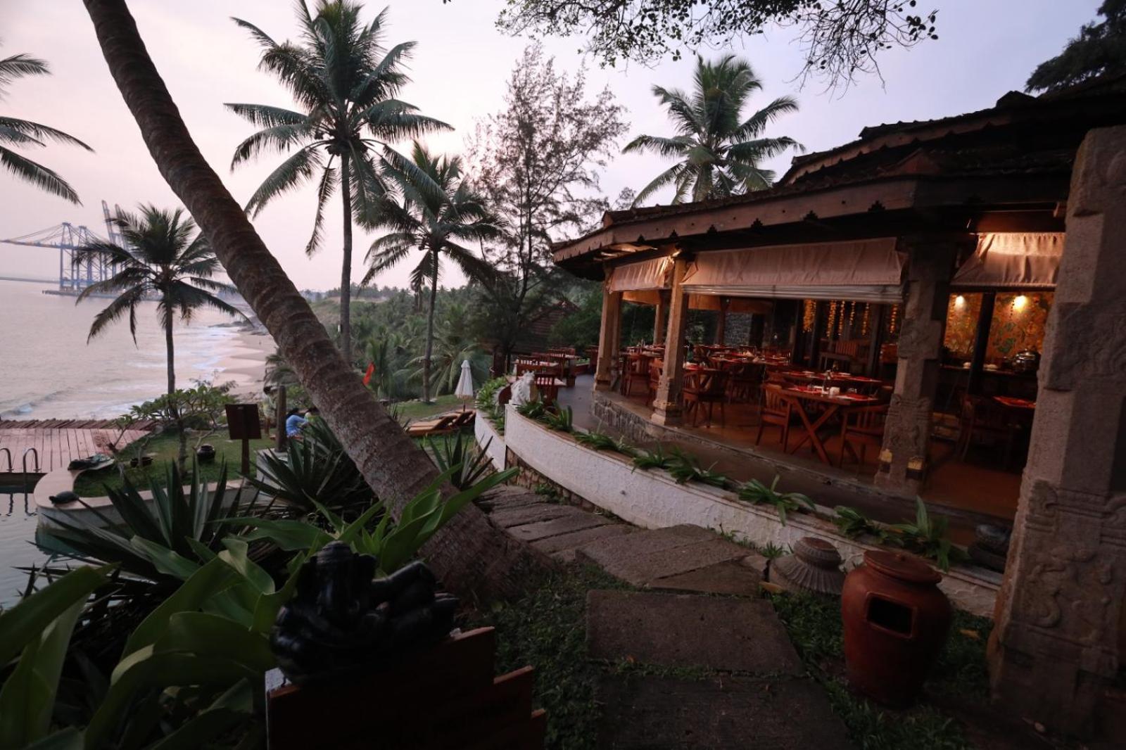 Niraamaya Wellness Retreats, Surya Samudra, Kovalam Exteriör bild